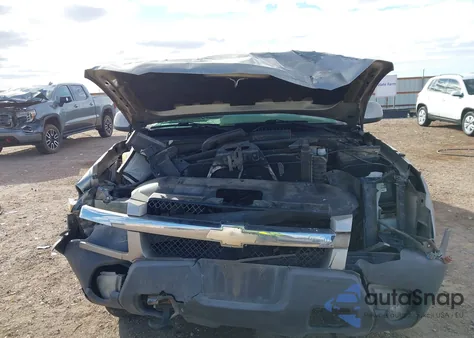 2003 Chevrolet Avalanche 1500 из США, поврежденный, VIN 3GNEC13T13G321397